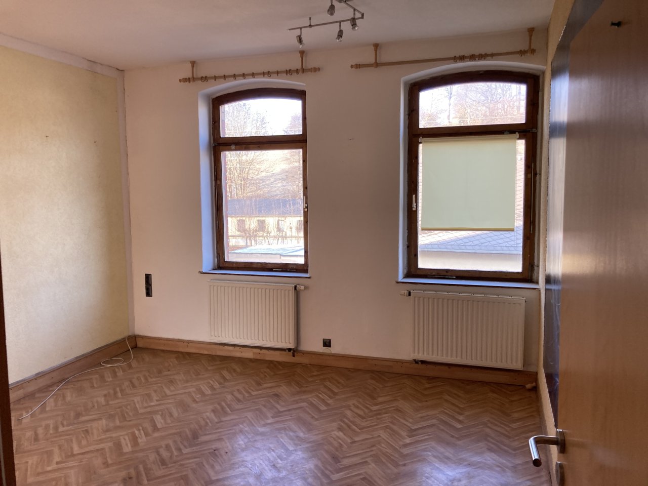 Sanierungsbedürftiges, kleines MFH, Ausbaupotenzial im DG, schönes Grundstück!