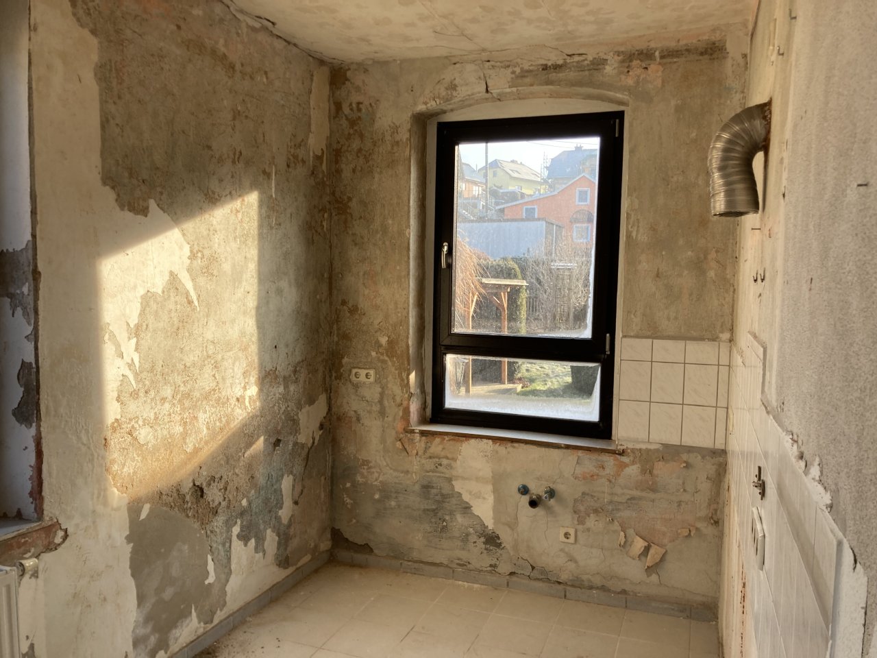 Sanierungsbedürftiges, kleines MFH, Ausbaupotenzial im DG, schönes Grundstück!