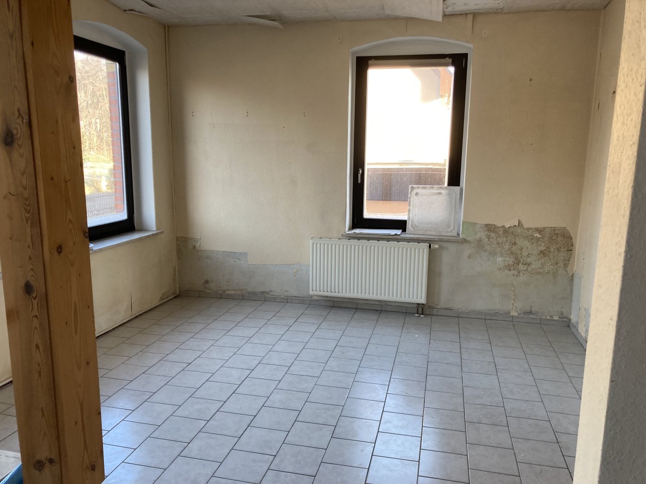 Sanierungsbedürftiges, kleines MFH, Ausbaupotenzial im DG, schönes Grundstück!