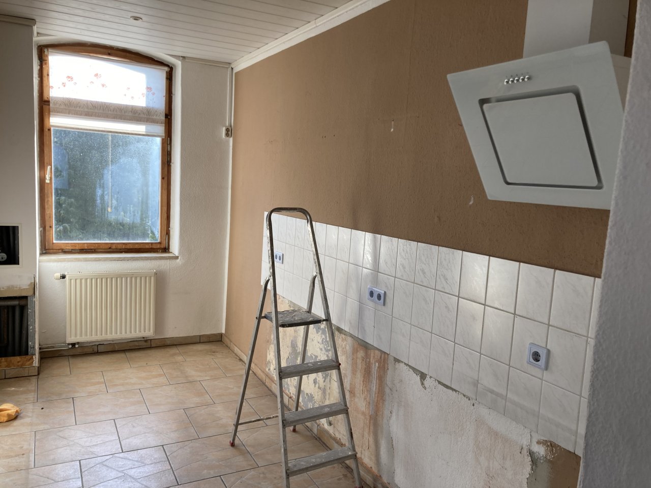 Sanierungsbedürftiges, kleines MFH, Ausbaupotenzial im DG, schönes Grundstück!