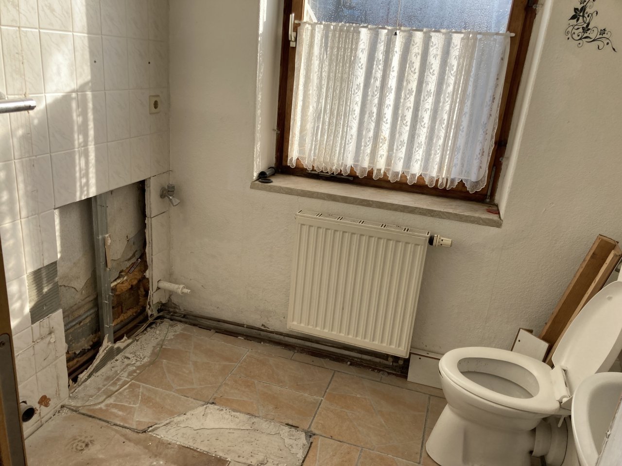 Sanierungsbedürftiges, kleines MFH, Ausbaupotenzial im DG, schönes Grundstück!