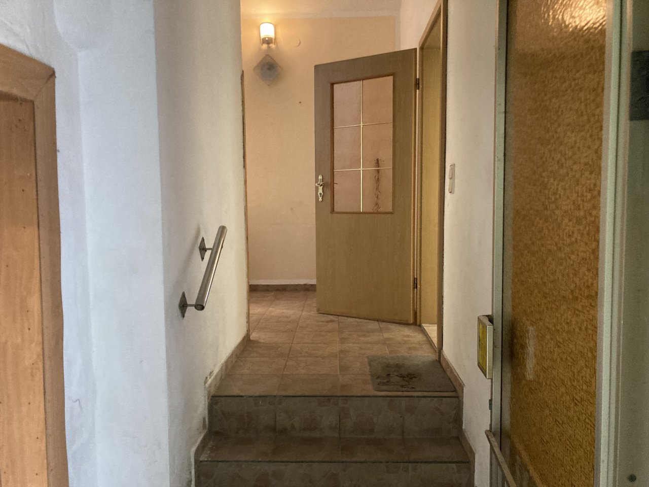 Sanierungsbedürftiges, kleines MFH, Ausbaupotenzial im DG, schönes Grundstück!