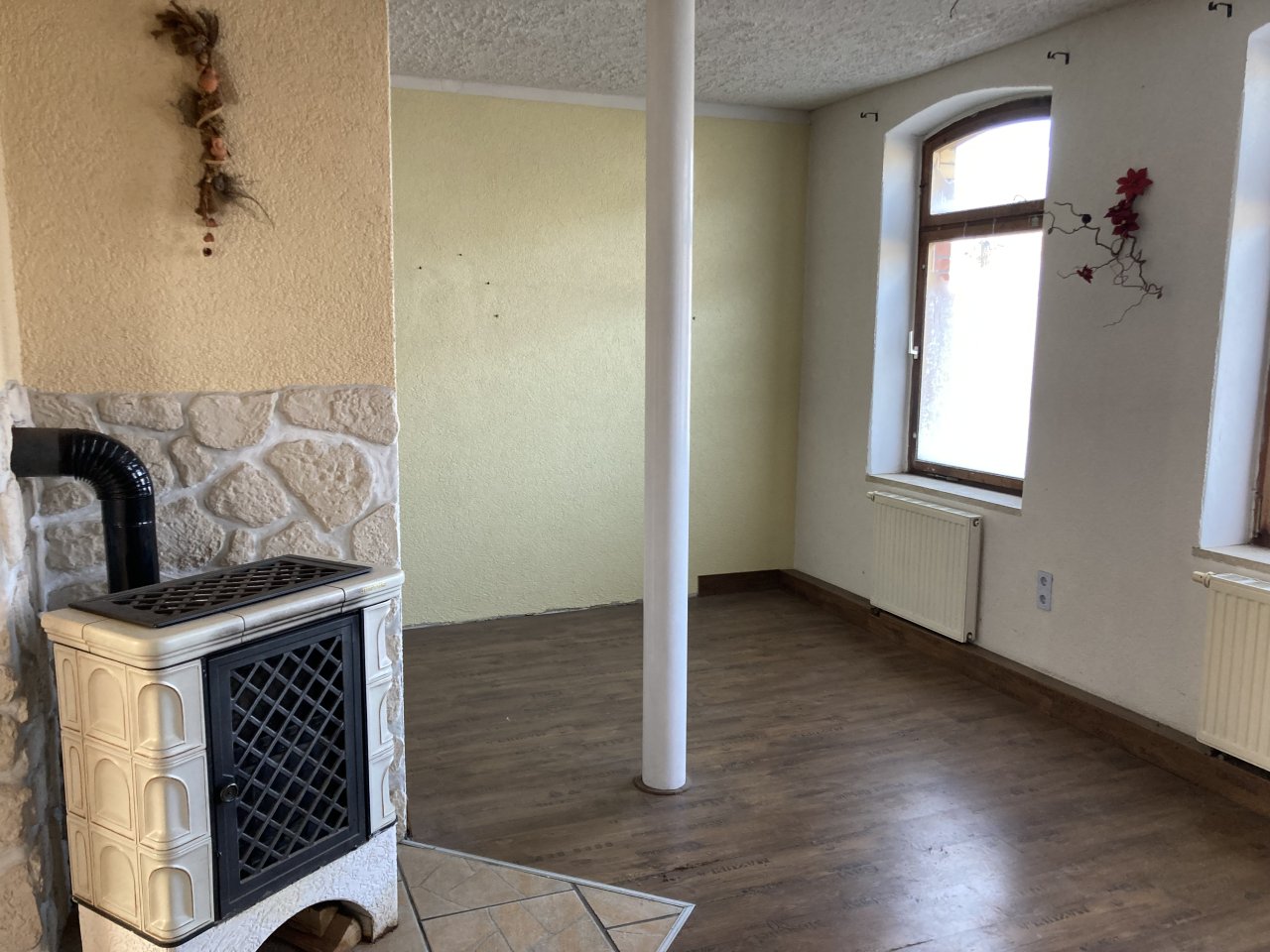 Sanierungsbedürftiges, kleines MFH, Ausbaupotenzial im DG, schönes Grundstück!