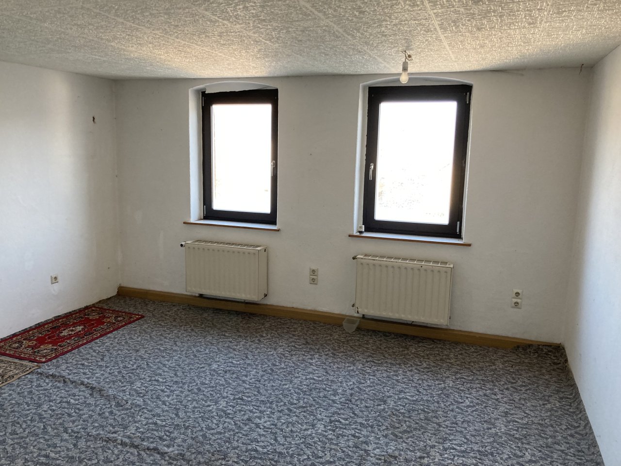 Sanierungsbedürftiges, kleines MFH, Ausbaupotenzial im DG, schönes Grundstück!