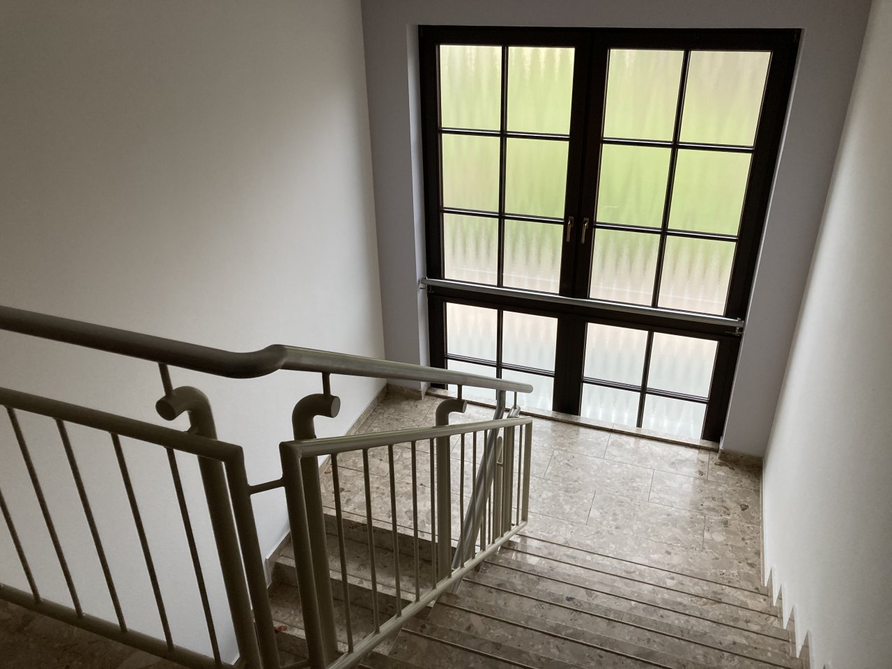 Fraureuth: *Schöne 3-Raumwohnung mit Balkon und Carport-Stellplatz optional!*