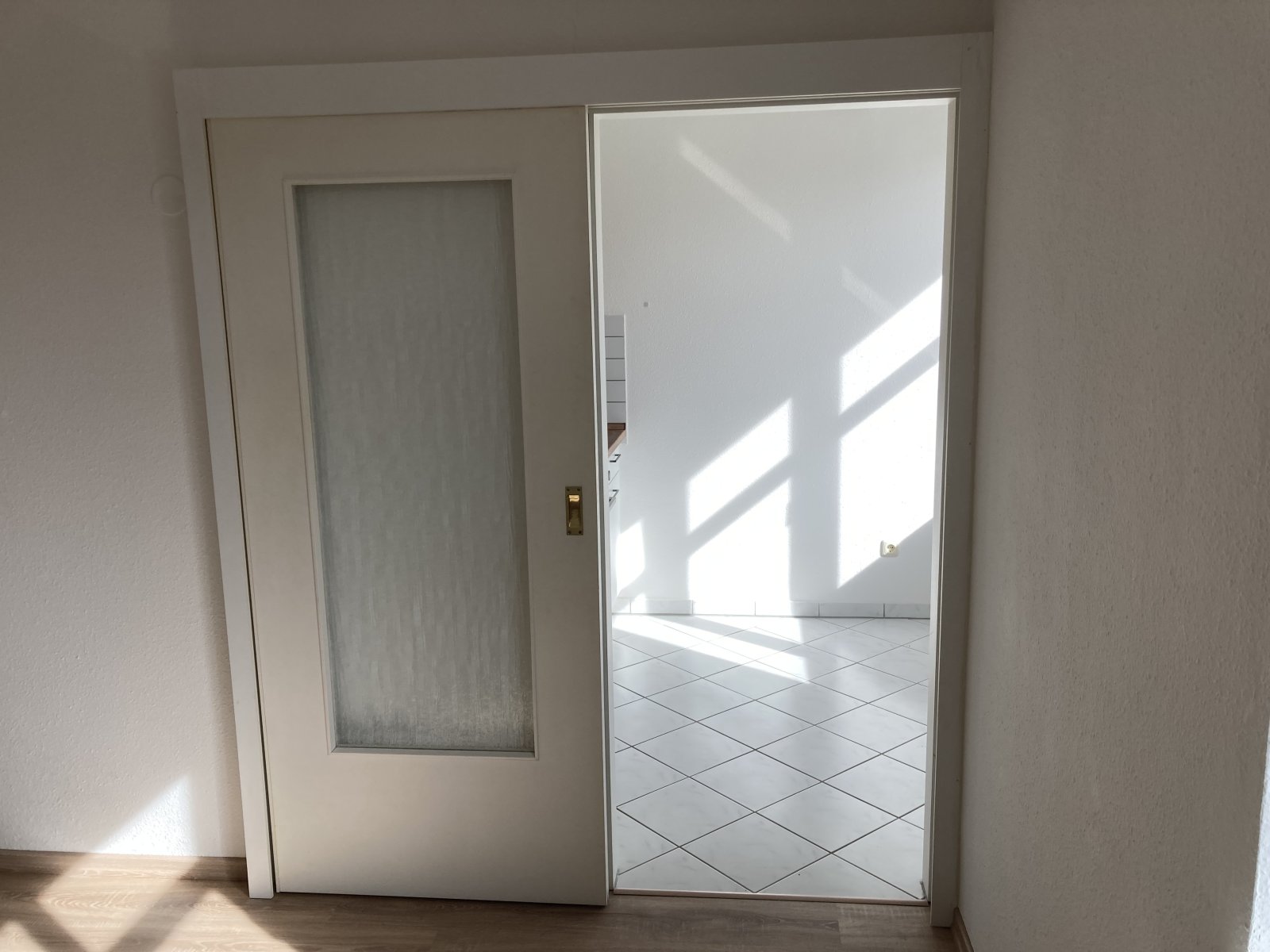 Ab 1.1.27! Helle 1-Raumwohnung mit EBK in Marienthal - Nähe HBK