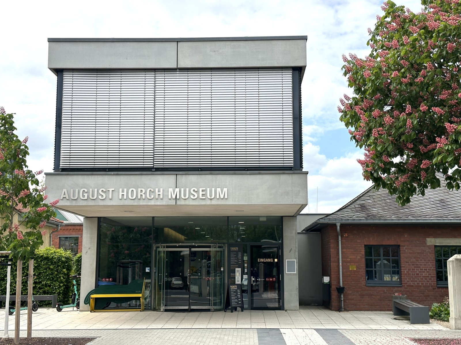 Vermietete 2-R.-DG-Whg., Loggia + TG-Stpl. + Aufzug! Laminat bzw. Fliesen, Nähe Zwickauer Mulde!