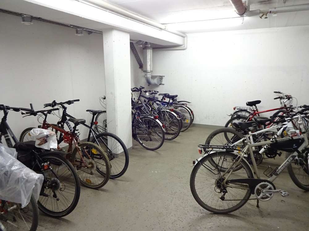 Vermietete 2-R.-DG-Whg., Loggia + TG-Stpl. + Aufzug! Laminat bzw. Fliesen, Nähe Zwickauer Mulde!