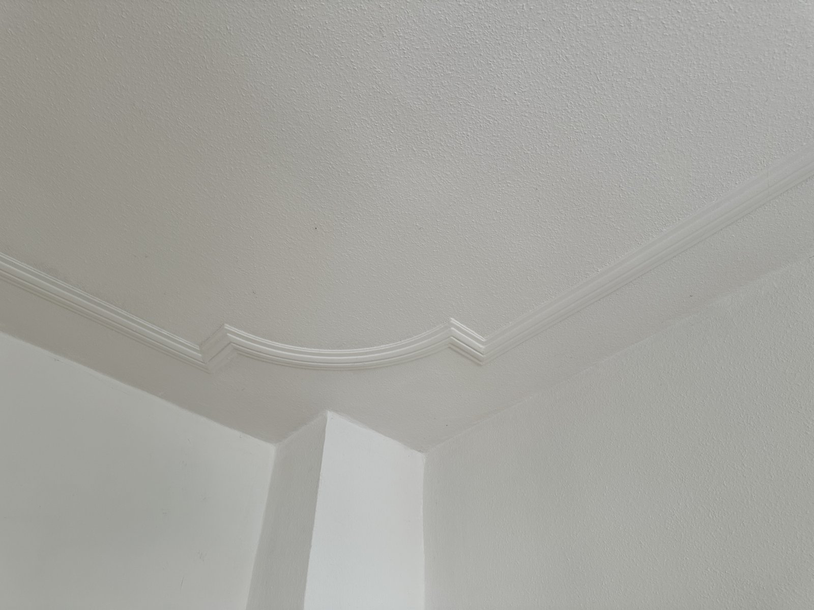 Vermietete 2-Raum-Wohnung mit Einbauküche und Tageslichtbad!