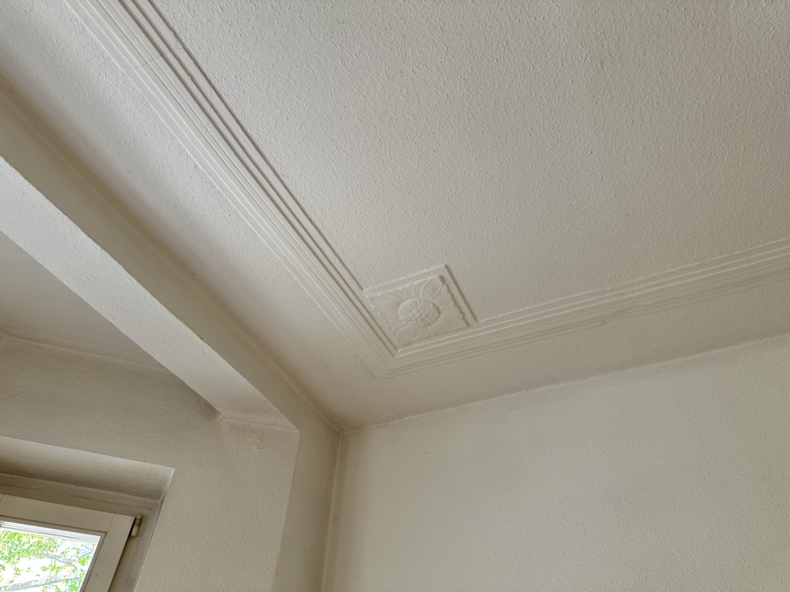 Vermietete 2-Raum-Wohnung mit Einbauküche und Tageslichtbad!