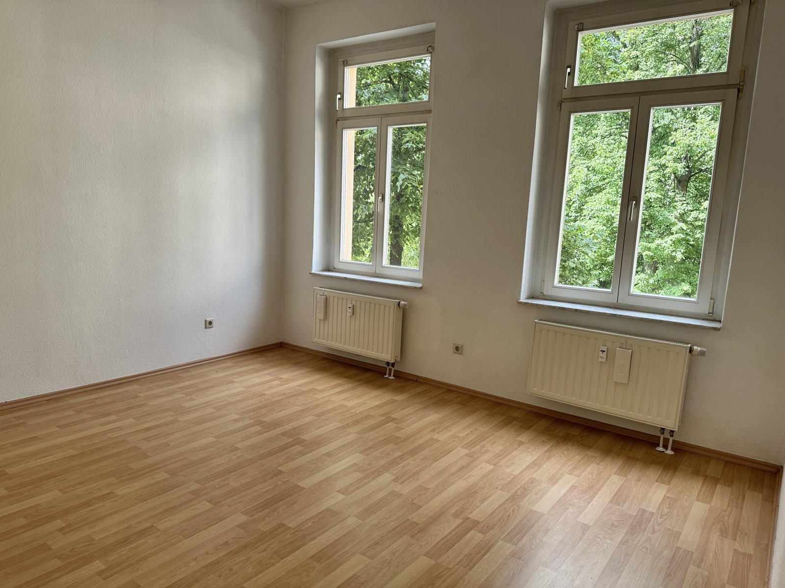 Vermietete 2-Raum-Wohnung mit Einbauküche und Tageslichtbad!