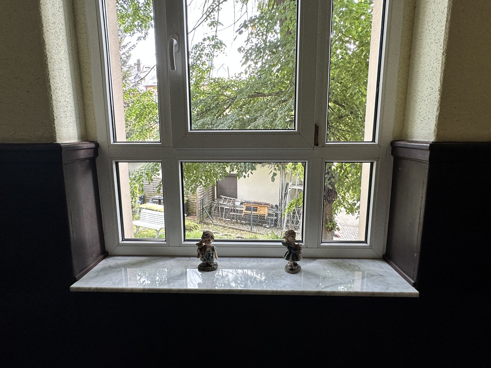 Vermietete 2-Raum-Wohnung mit Einbauküche und Tageslichtbad!