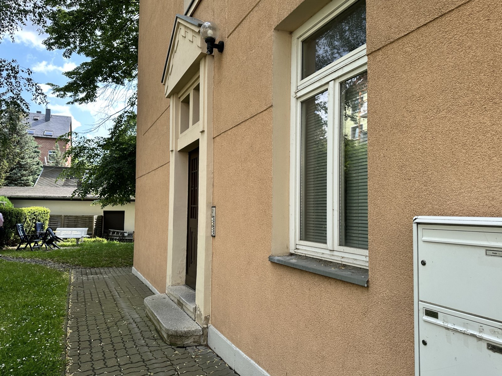 Vermietete 2-Raum-Wohnung mit Einbauküche und Tageslichtbad!