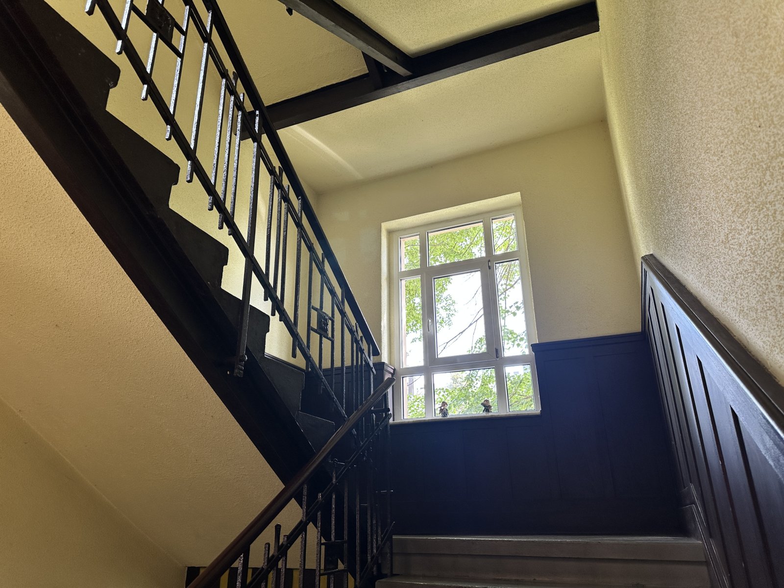 Vermietete 2-Raum-Wohnung mit Einbauküche und Tageslichtbad!