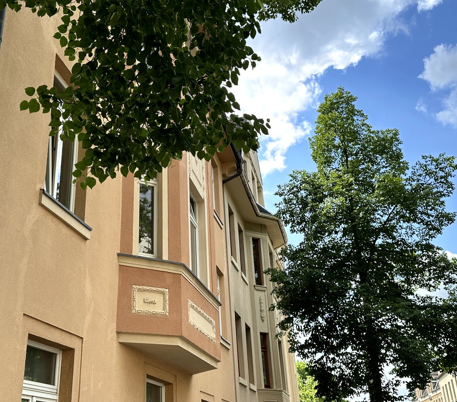 Vermietete 2-Raum-Wohnung mit Einbauküche und Tageslichtbad!