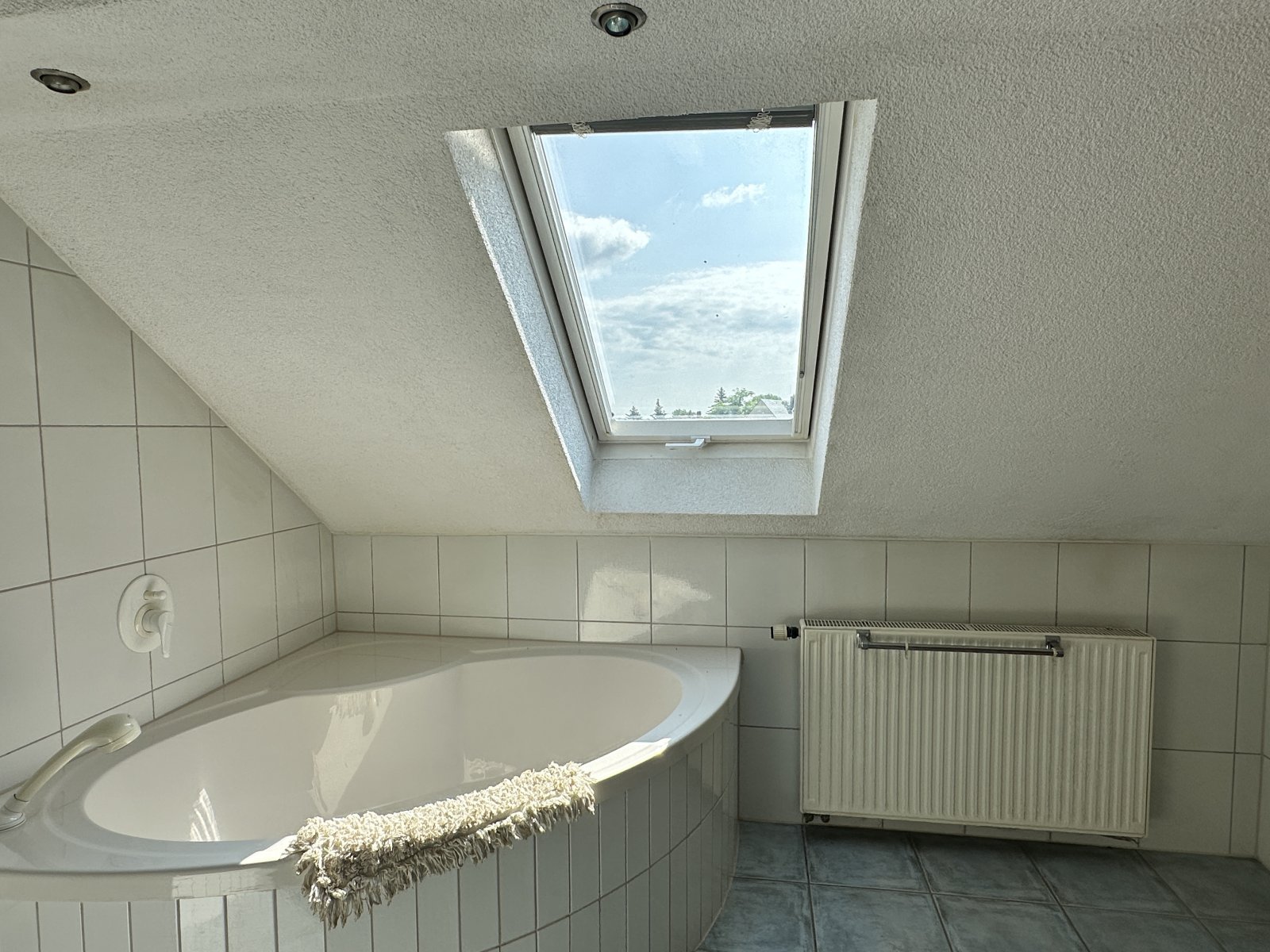 Wohnungspaket - 2 Wohnungen, davon 1 WE vermietet, mit Garage in ruhiger Lage! Nähe VW Mosel!