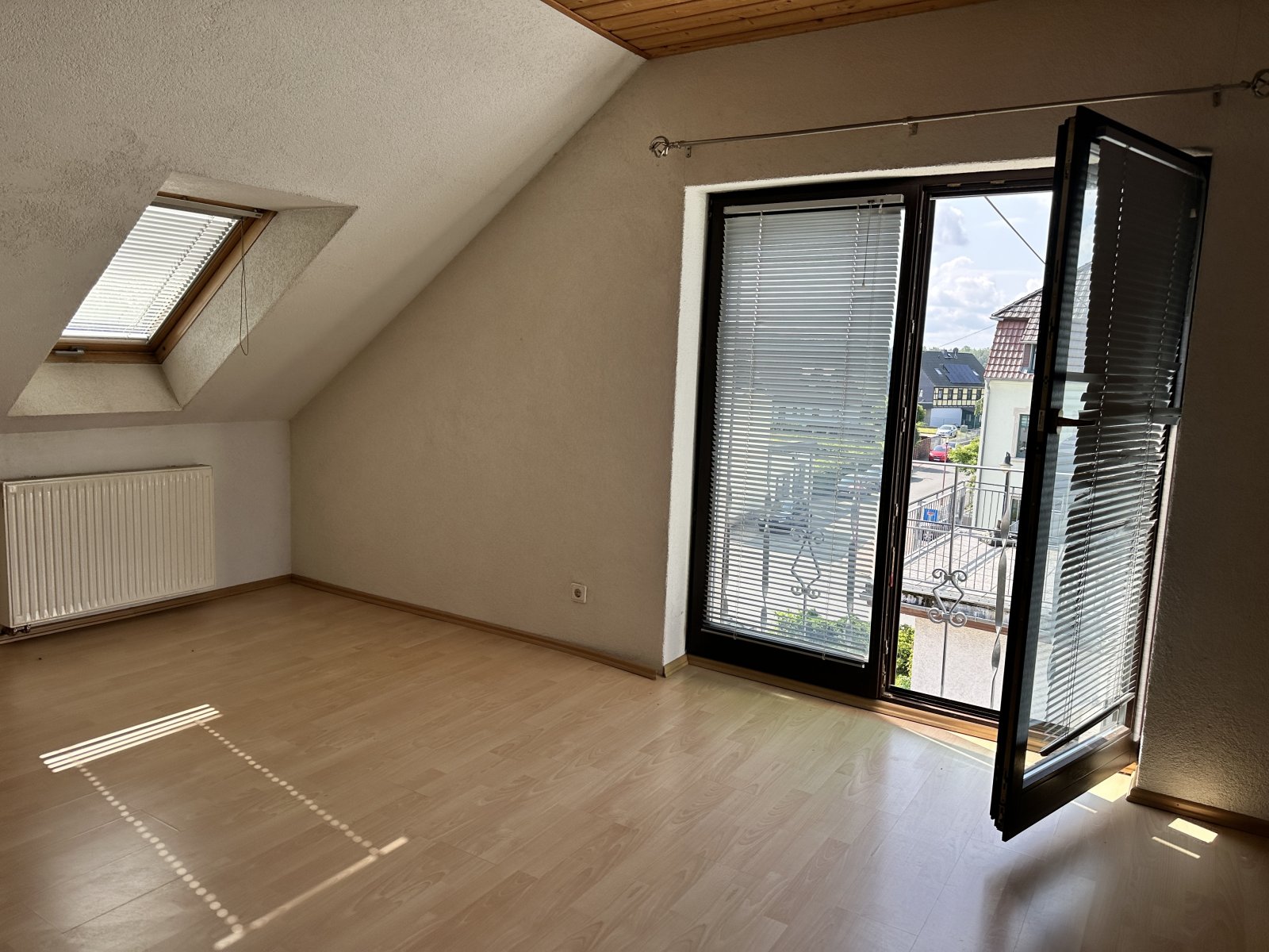 Wohnungspaket - 2 Wohnungen, davon 1 WE vermietet, mit Garage in ruhiger Lage! Nähe VW Mosel!