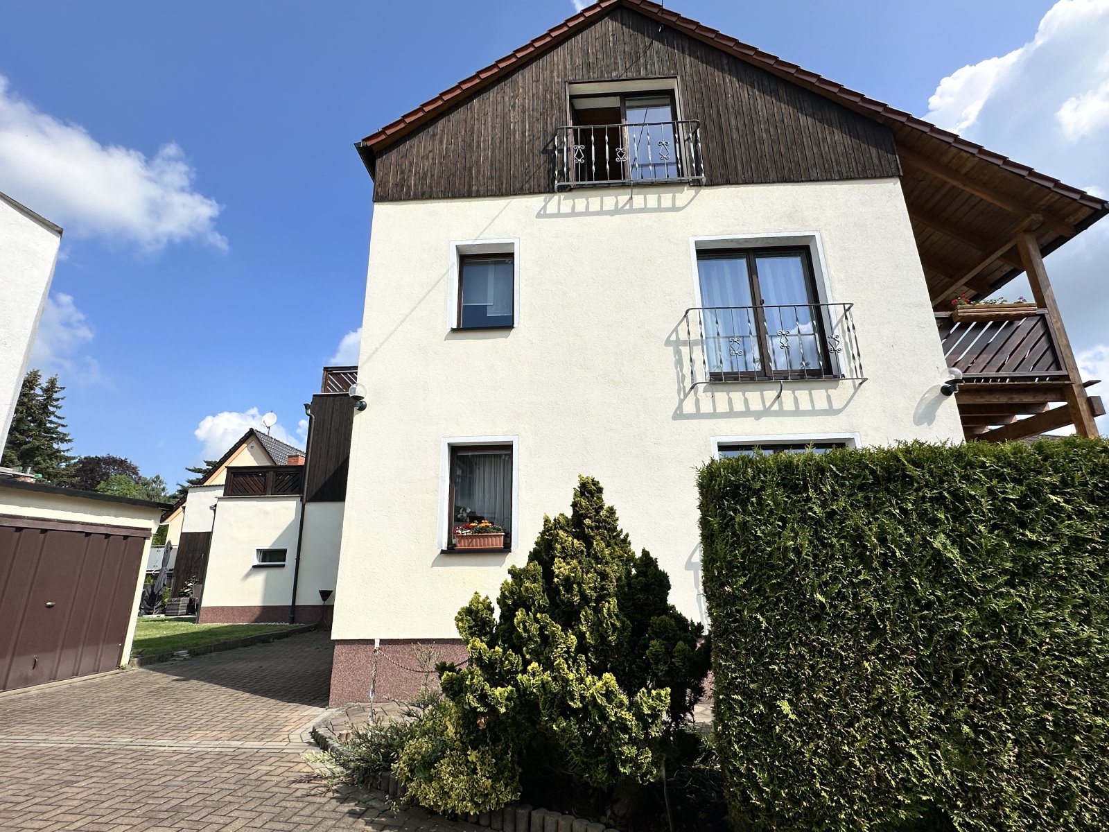 Wohnungspaket - 2 Wohnungen, davon 1 WE vermietet, mit Garage in ruhiger Lage! Nähe VW Mosel!