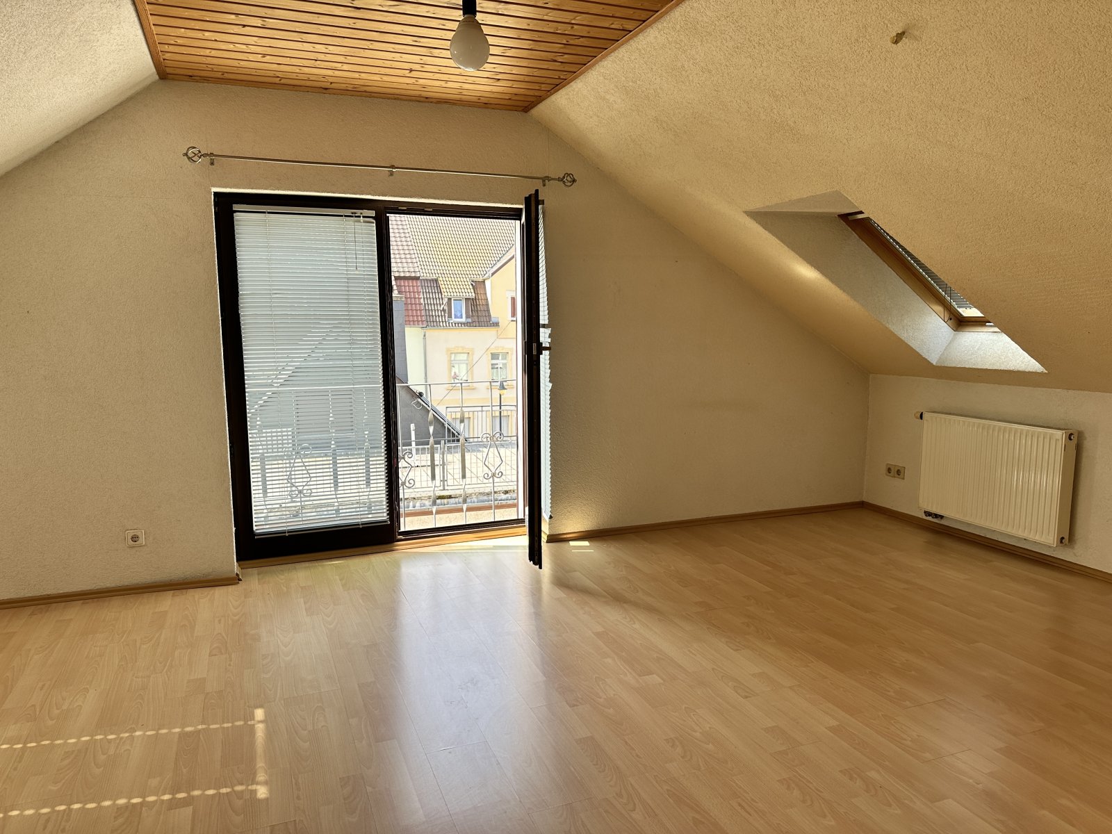 Wohnungspaket - 2 Wohnungen, davon 1 WE vermietet, mit Garage in ruhiger Lage! Nähe VW Mosel!