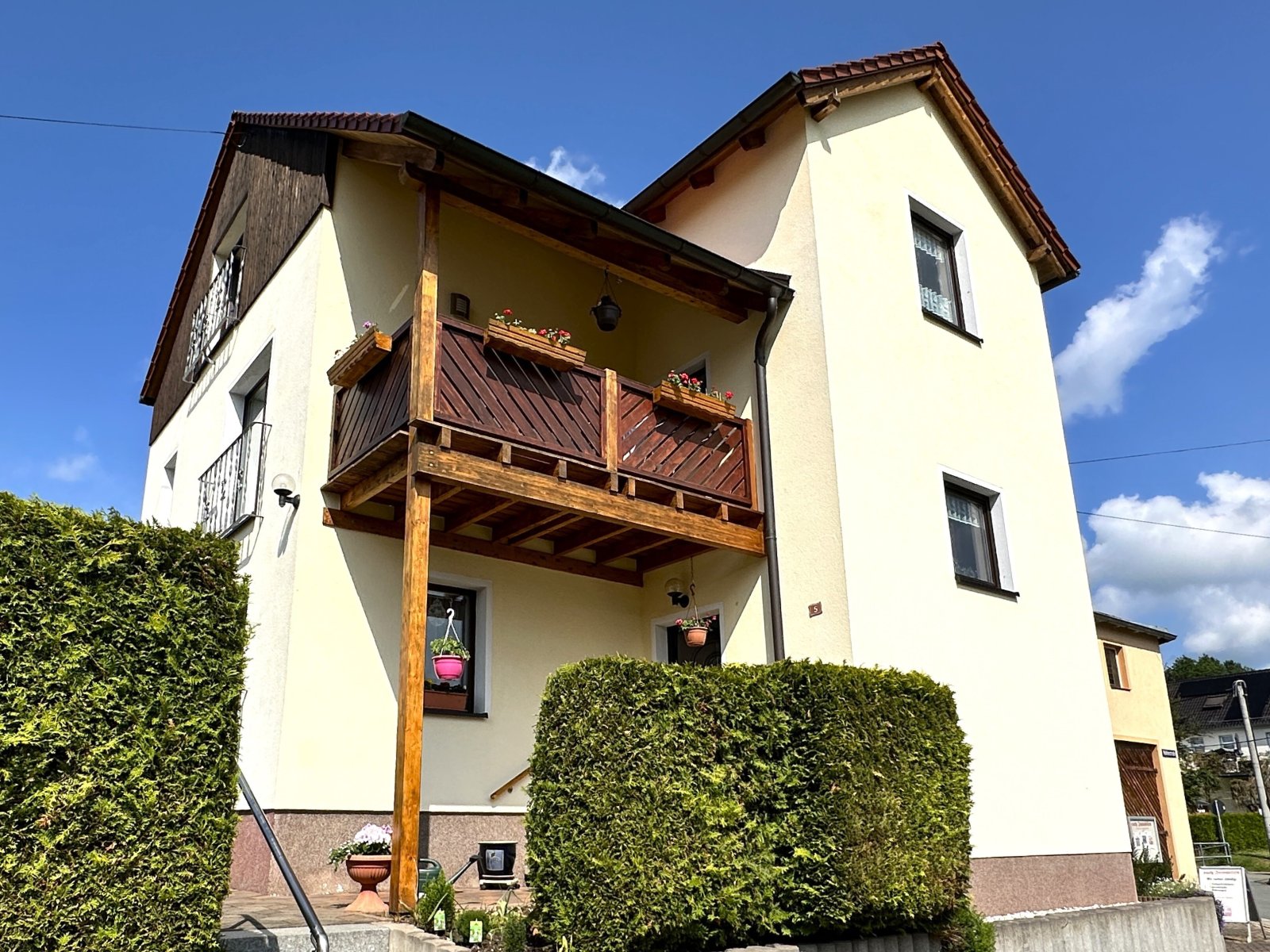 Wohnungspaket - 2 Wohnungen, davon 1 WE vermietet, mit Garage in ruhiger Lage! Nähe VW Mosel!