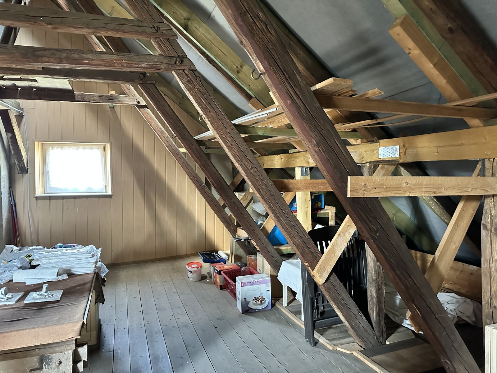 Sanierungsbed. Wohnhaus mit denkmalgeschütztem Wirtschaftsgebäude + Garage