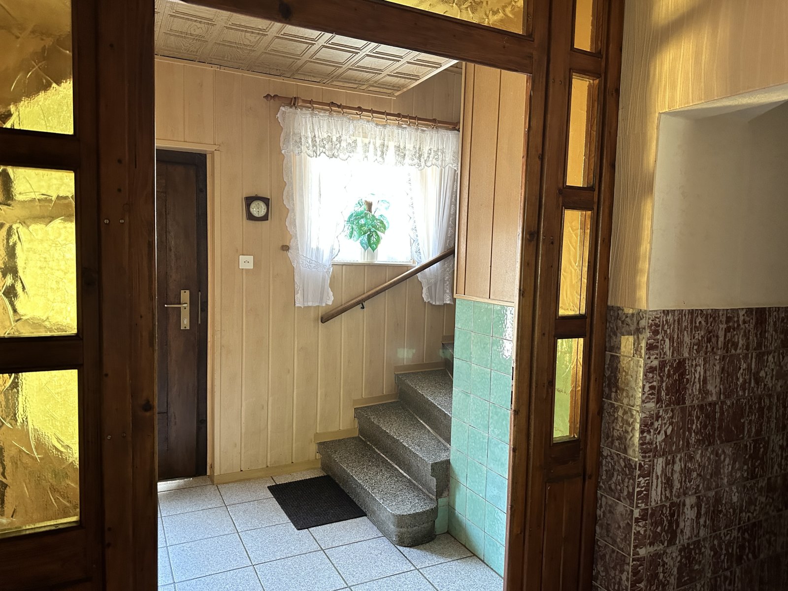 Sanierungsbed. Wohnhaus mit denkmalgeschütztem Wirtschaftsgebäude + Garage