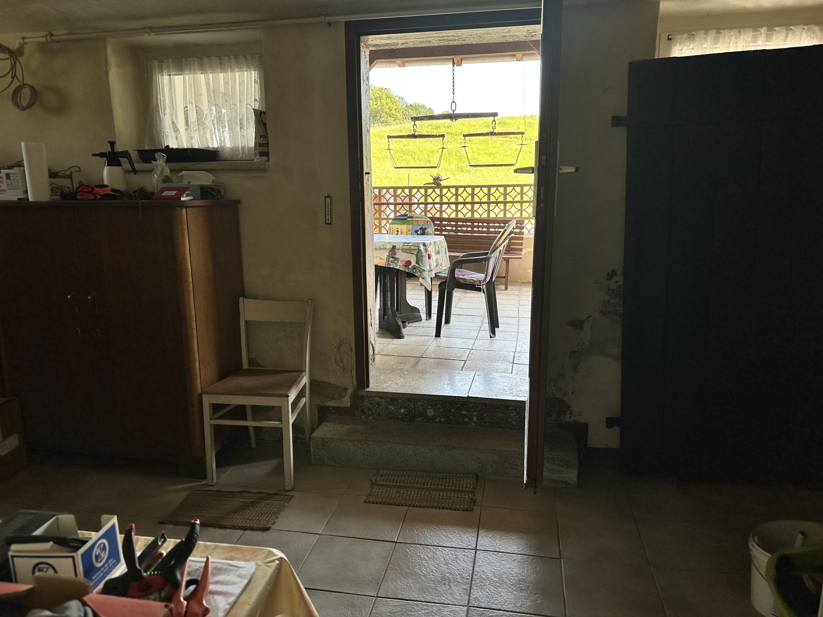 Sanierungsbed. Wohnhaus mit denkmalgeschütztem Wirtschaftsgebäude + Garage