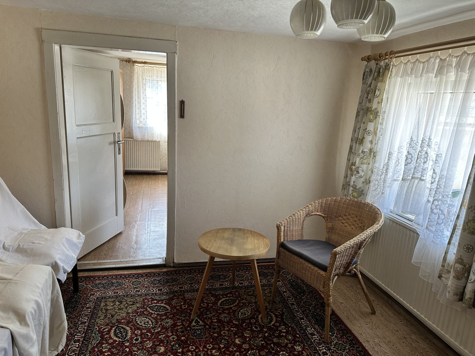 Sanierungsbed. Wohnhaus mit denkmalgeschütztem Wirtschaftsgebäude + Garage