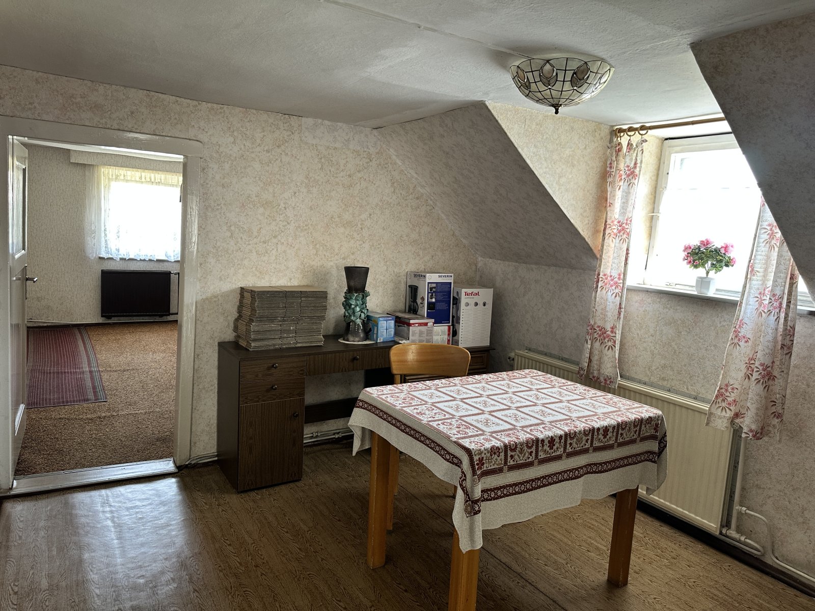 Sanierungsbed. Wohnhaus mit denkmalgeschütztem Wirtschaftsgebäude + Garage