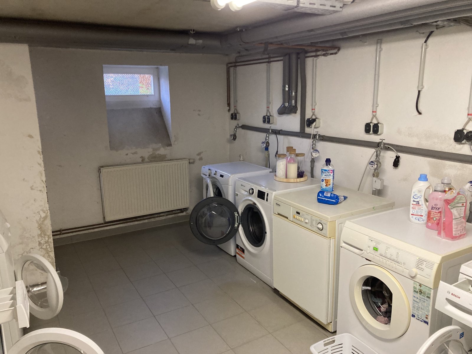 Ab 1.9.26! Helle 2-Raumwohnung mit Balkon u. EBK zur Ablöse in Marienthal nähe HBK!