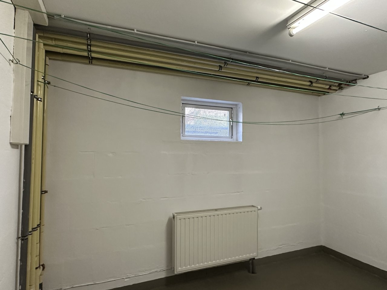 Gepflegte 4-Raum-Maisonette im 2.OG/DG mit Komfort-Bad u. Gäste-WC, zwei Stellplätze!