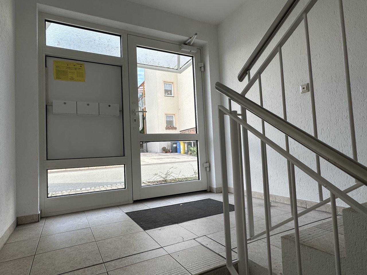 Gepflegte 4-Raum-Maisonette im 2.OG/DG mit Komfort-Bad u. Gäste-WC, zwei Stellplätze!