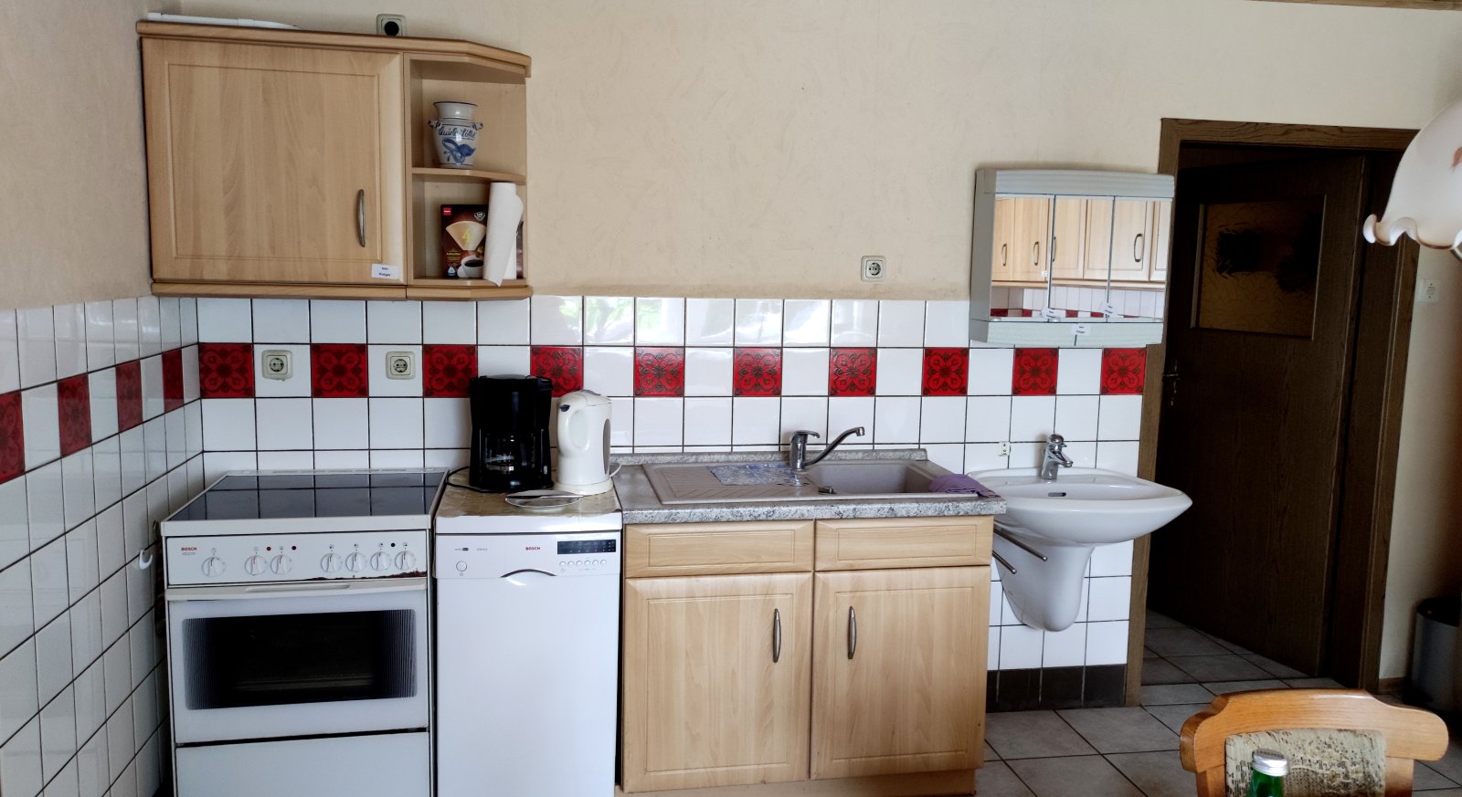 Sanierungsbed. Wohnhaus mit denkmalgeschütztem Wirtschaftsgebäude + Garage