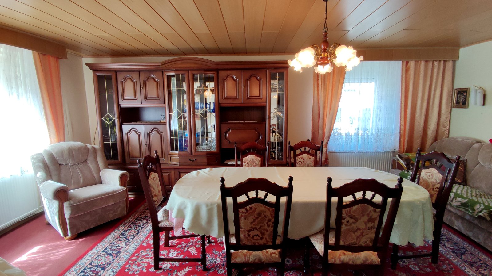 Sanierungsbed. Wohnhaus mit denkmalgeschütztem Wirtschaftsgebäude + Garage