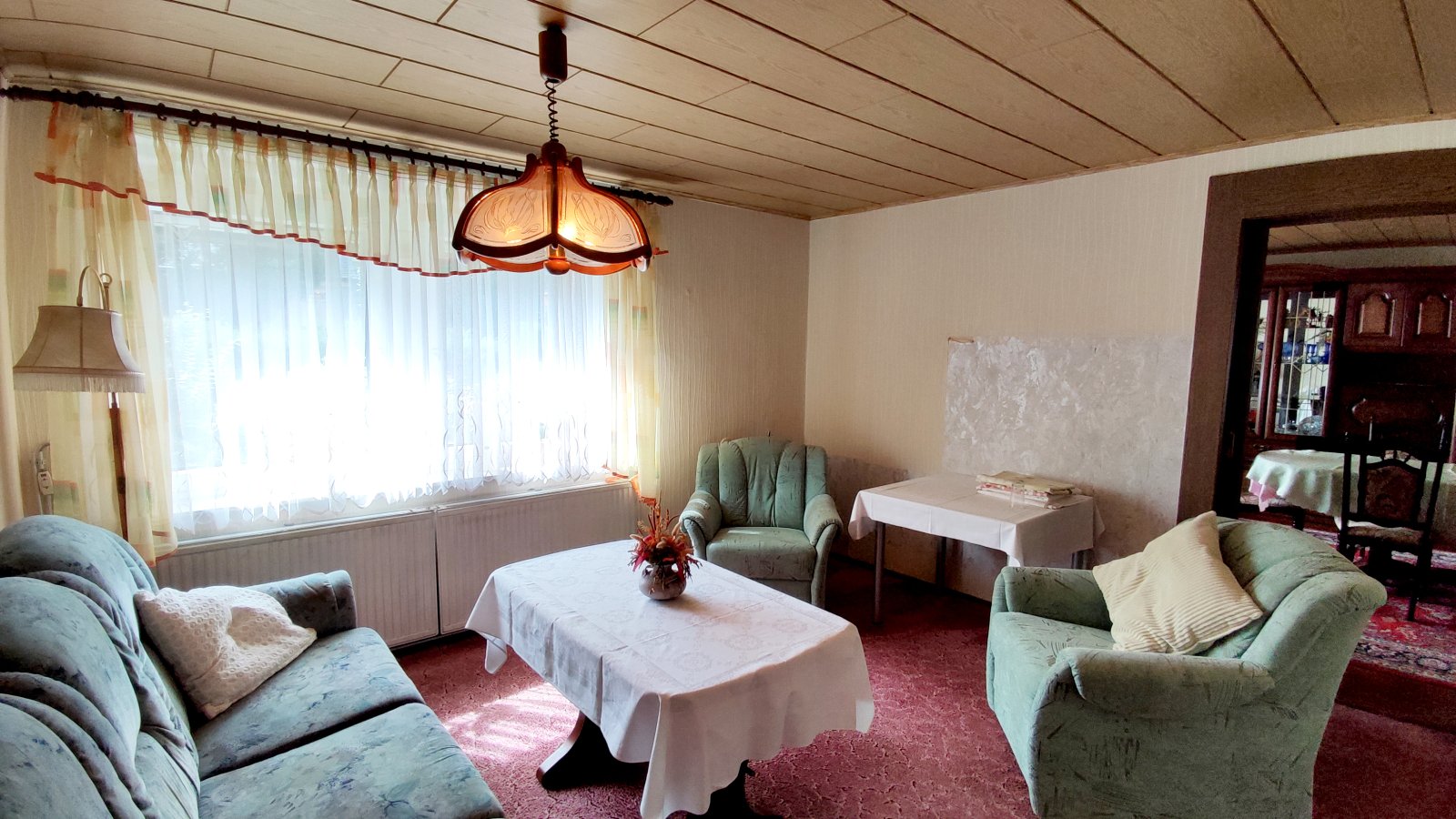 Sanierungsbed. Wohnhaus mit denkmalgeschütztem Wirtschaftsgebäude + Garage