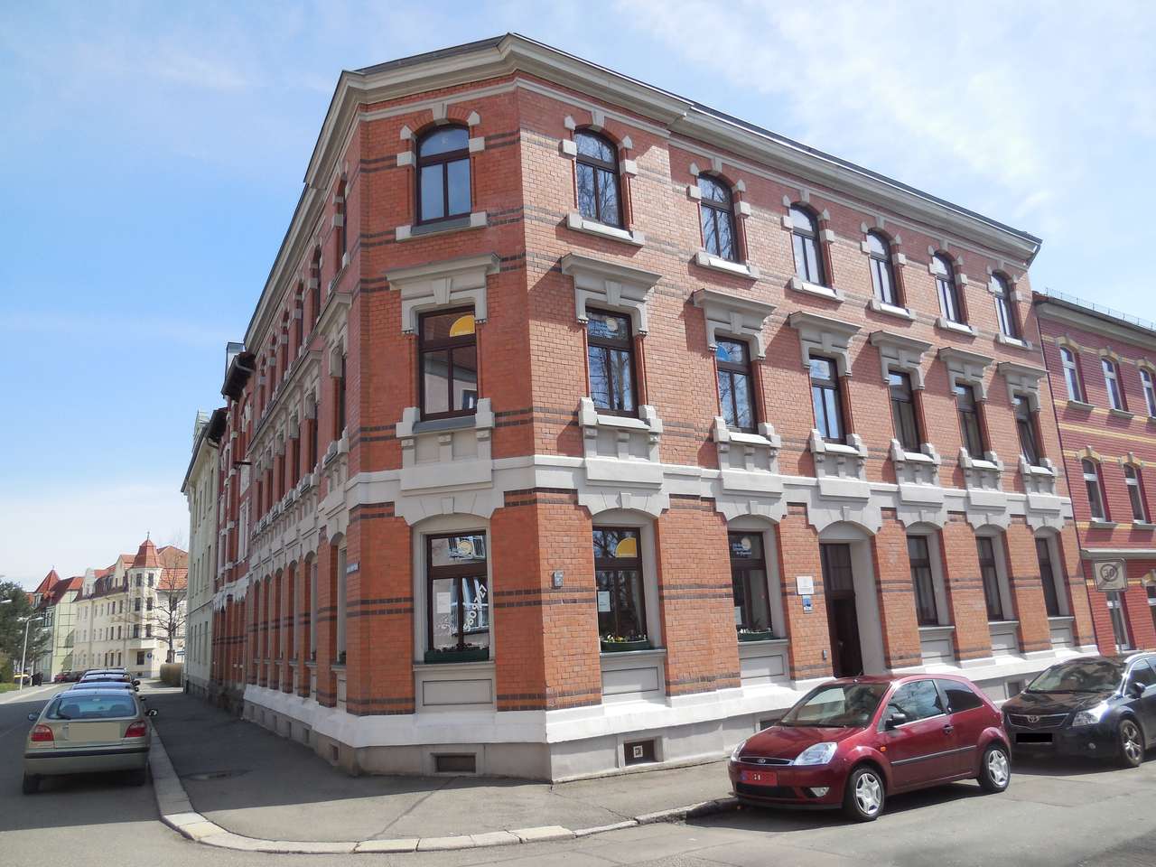 Großzügige 4-Raum-Whg. mit Balkon, Dachterrasse, Whirlpool-Wanne und Tageslichtbad! Vermietet!