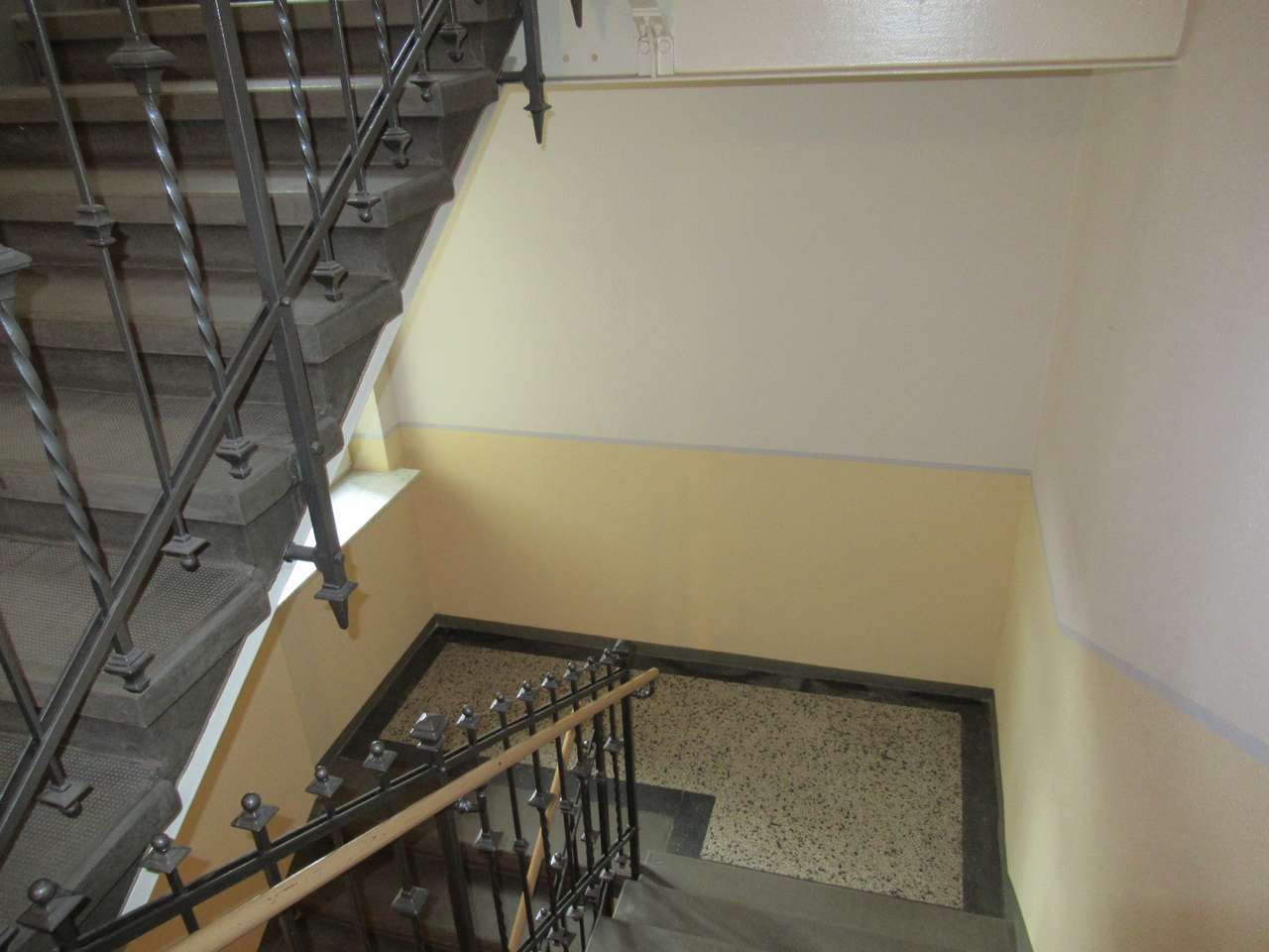 Großzügige 4-Raum-Whg. mit Balkon, Dachterrasse, Whirlpool-Wanne und Tageslichtbad! Vermietet!