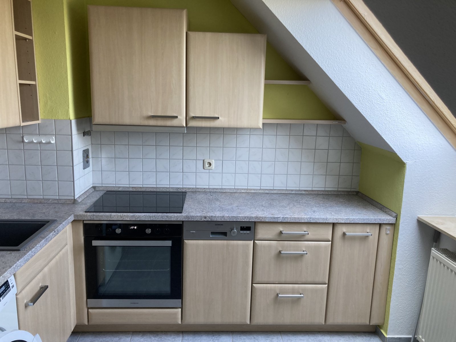 Vermietete 2-R.-DG-Whg., Loggia + TG-Stpl. + Aufzug! Laminat bzw. Fliesen, Nähe Zwickauer Mulde!