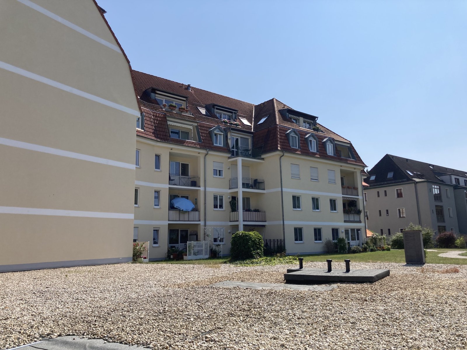 Vermietete 2-R.-DG-Whg., Loggia + TG-Stpl. + Aufzug! Laminat bzw. Fliesen, Nähe Zwickauer Mulde!