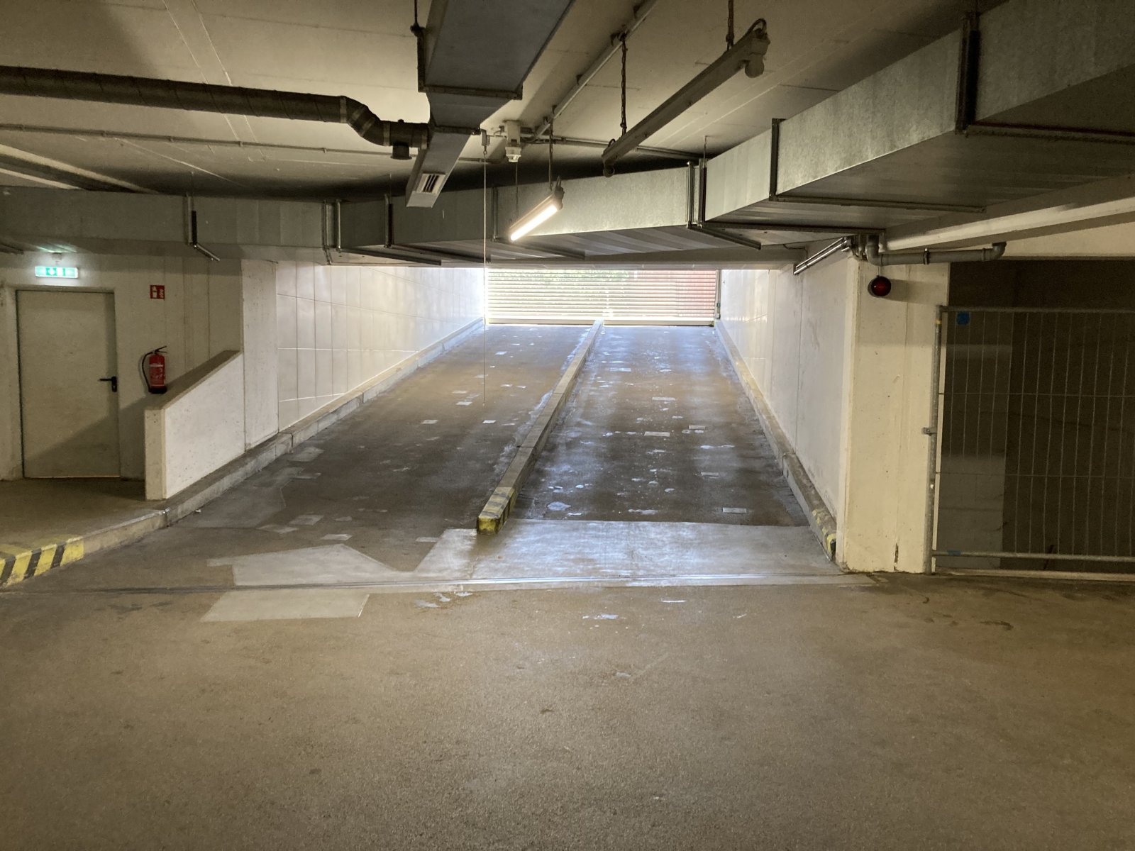 Vermietete 2-R.-DG-Whg., Loggia + TG-Stpl. + Aufzug! Laminat bzw. Fliesen, Nähe Zwickauer Mulde!