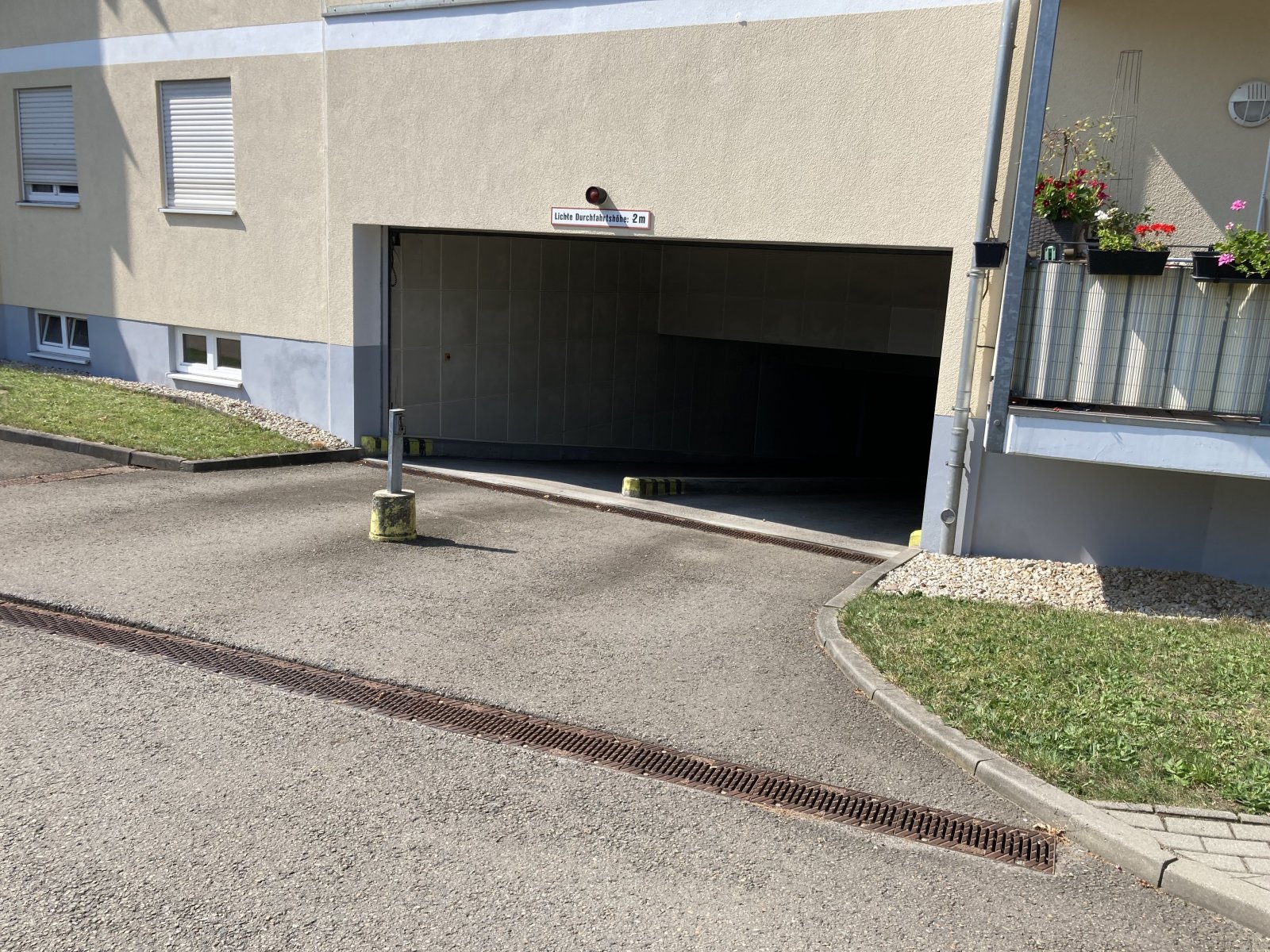 Vermietete 2-R.-DG-Whg., Loggia + TG-Stpl. + Aufzug! Laminat bzw. Fliesen, Nähe Zwickauer Mulde!