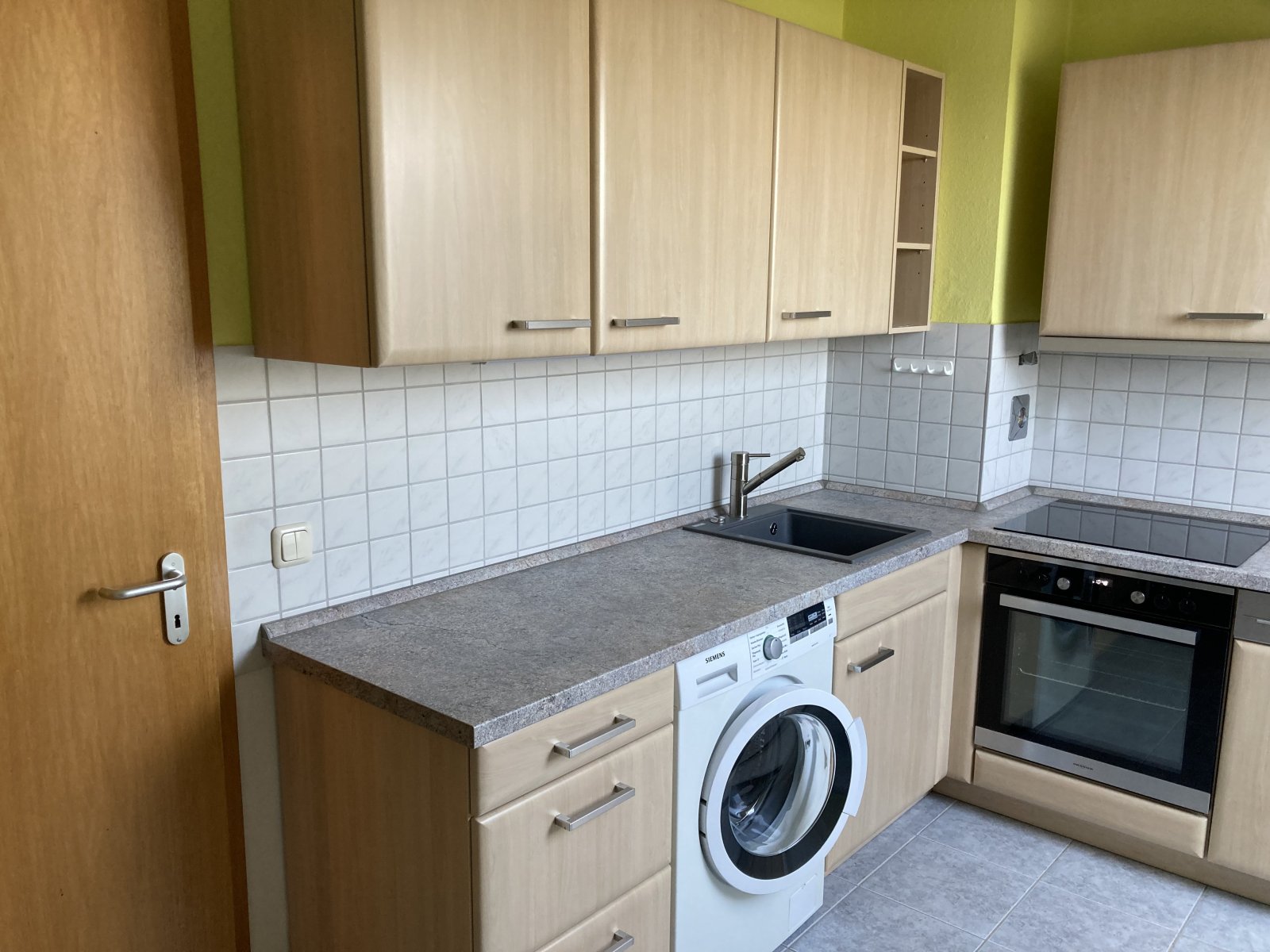 Vermietete 2-R.-DG-Whg., Loggia + TG-Stpl. + Aufzug! Laminat bzw. Fliesen, Nähe Zwickauer Mulde!