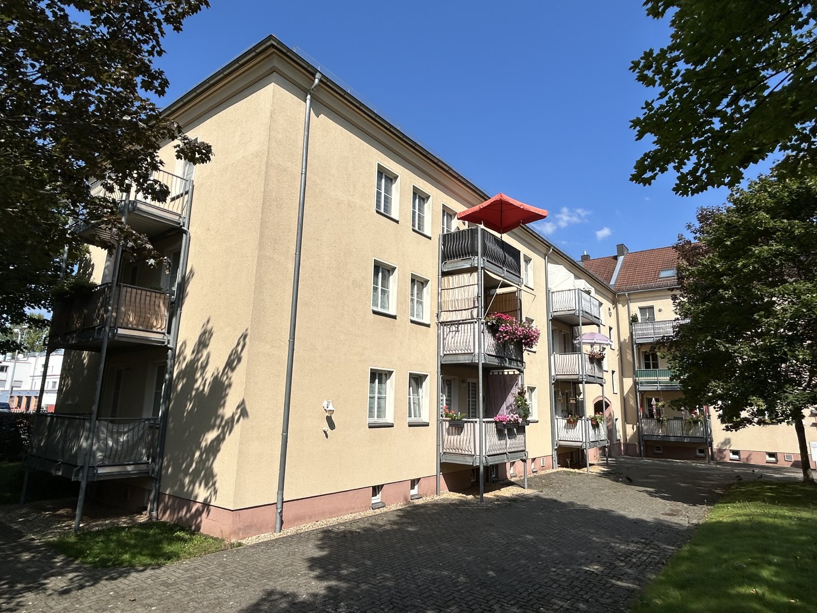 Zentrumsnahe 2-Raum-Whg.! Tageslichtbad, Balkon mit Blick ins Grüne; Vermietet!