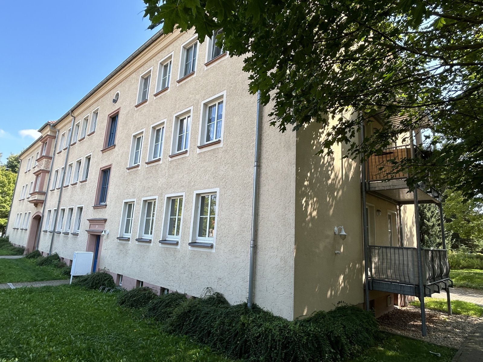 Zentrumsnahe 2-Raum-Whg.! Tageslichtbad, Balkon mit Blick ins Grüne; Vermietet!