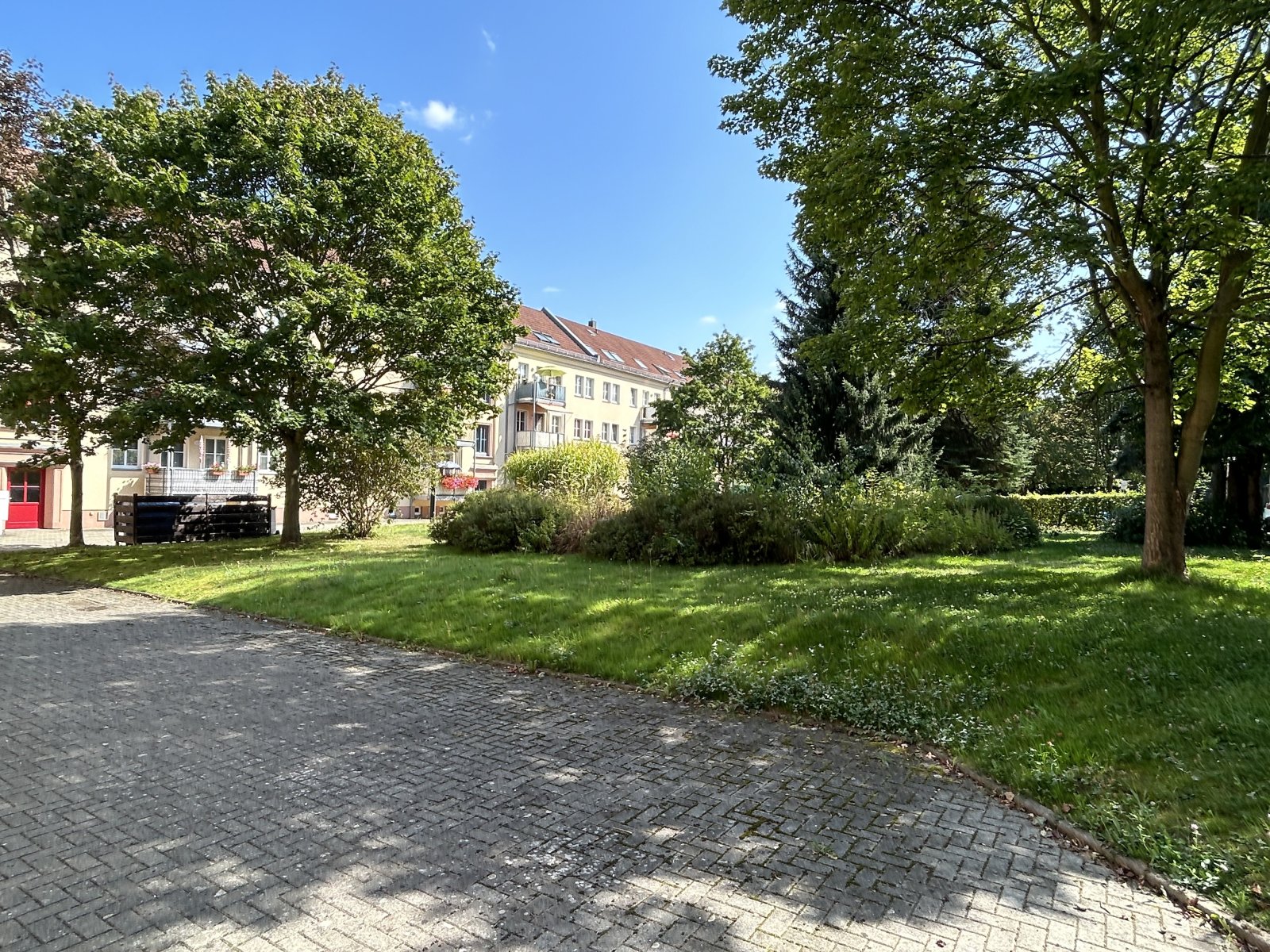 Zentrumsnahe 2-Raum-Whg.! Tageslichtbad, Balkon mit Blick ins Grüne; Vermietet!