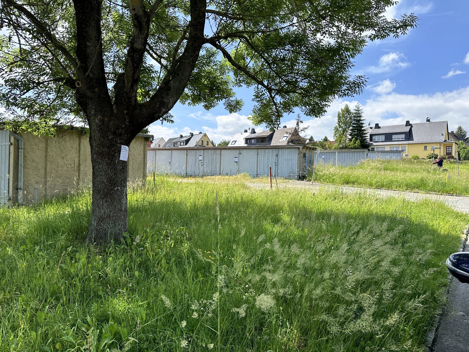 Zwickau-Weißenborn! Baugrundstück in begehrter Lage für EFH, DHH oder Reihenhäuser, teilerschlossen