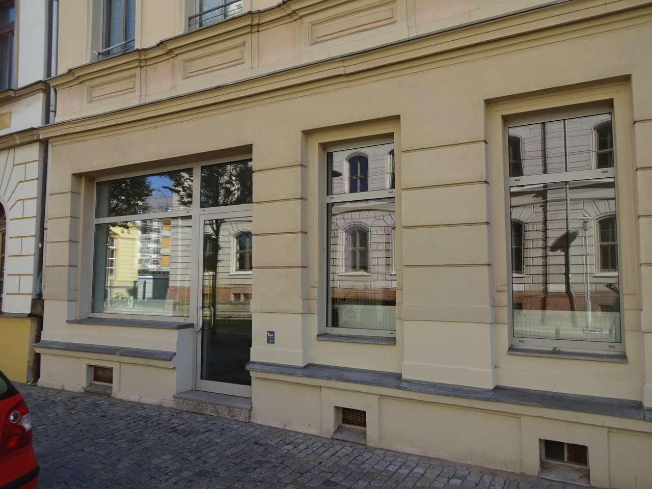 Büro- und Ladenflächen am Neumarkt Richtung Innenstadt
