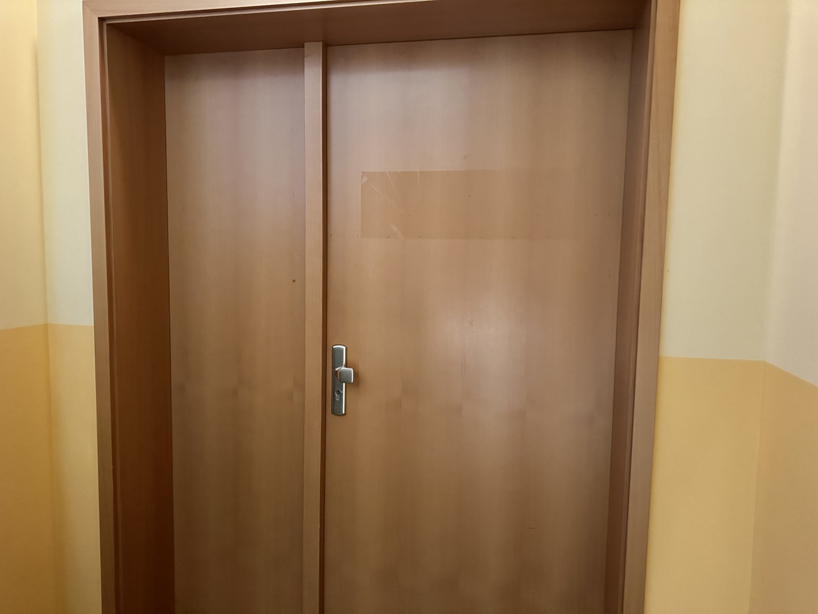 Büro/Praxis in günstig gelegenem WGH, Neubau 1996, 1.OG, ca. 125 m², Balkon, Modernisierungsbedarf