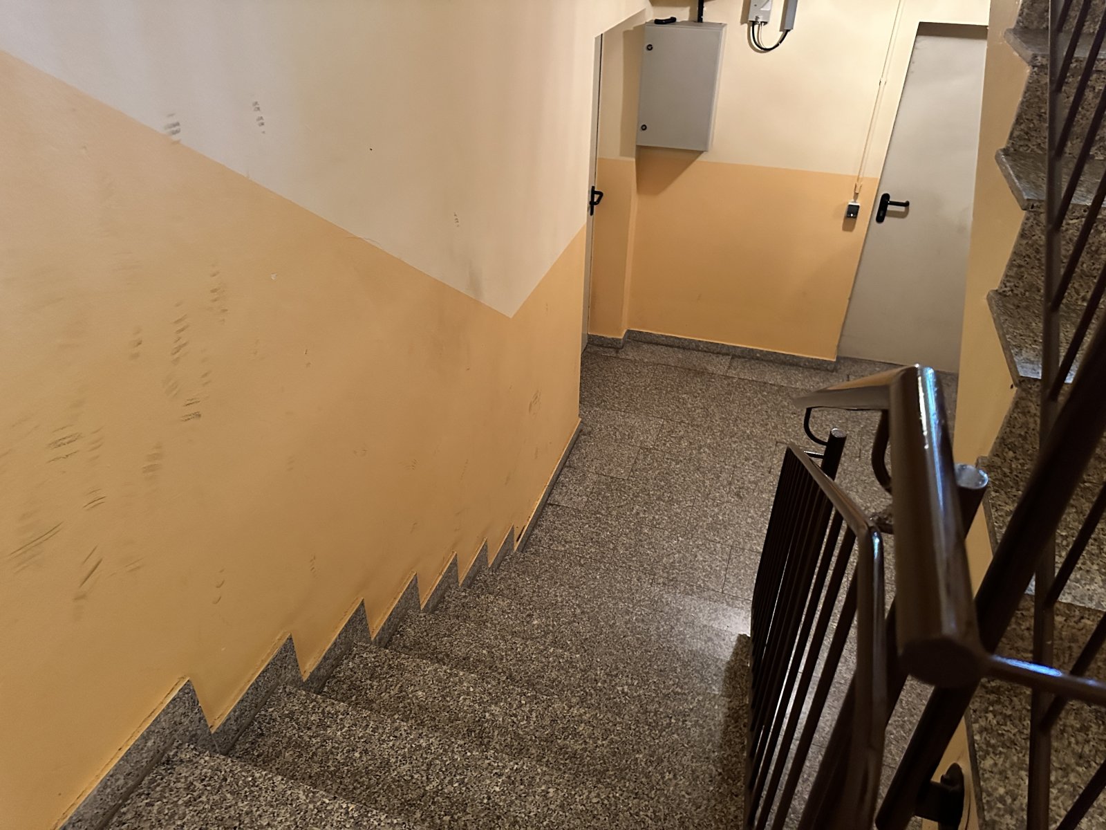 Büro/Praxis in günstig gelegenem WGH, Neubau 1996, 1.OG, ca. 125 m², Balkon, Modernisierungsbedarf