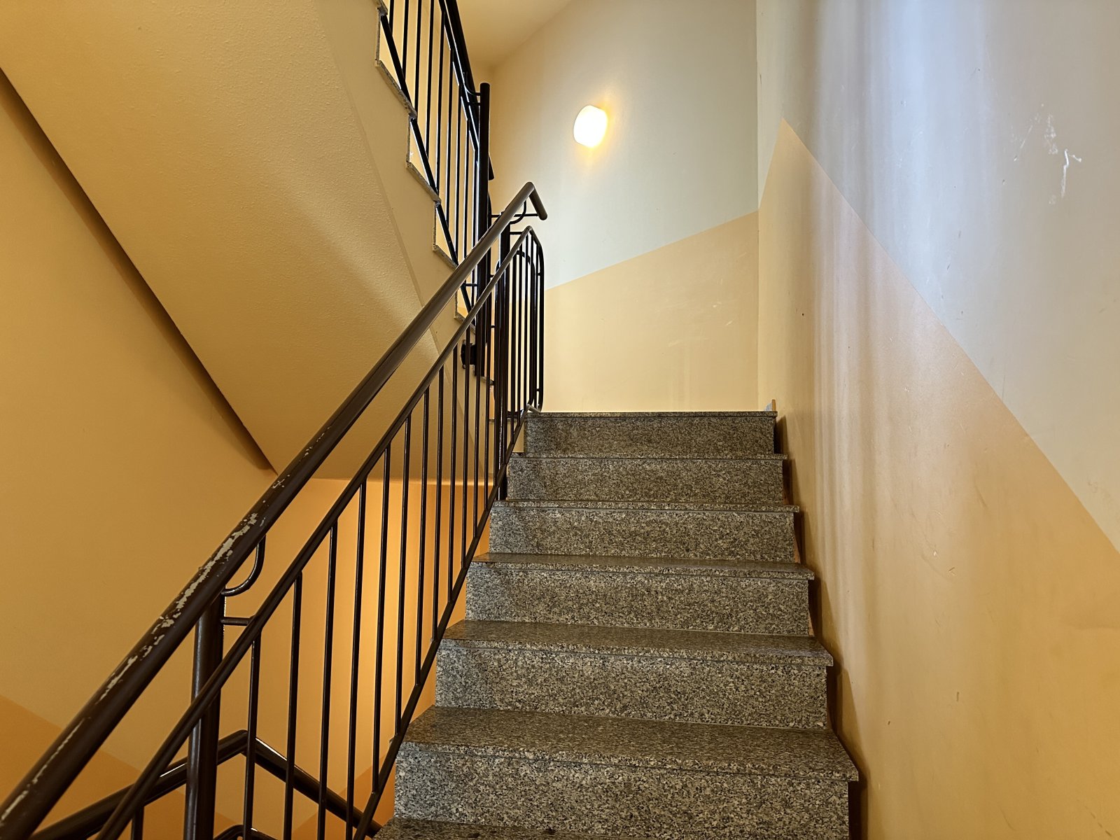 Büro/Praxis in günstig gelegenem WGH, Neubau 1996, 1.OG, ca. 125 m², Balkon, Modernisierungsbedarf